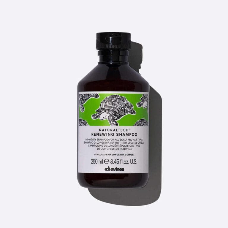 Davines Renewing Yaşlanma Karşıtı Nazik Temizleyici Şampuan 250 ml Saçlarınızın yaşlanmasına karşı engel olur iken günlük saç temizliğinizi ıspanak özlerinden gelen vitaminler ve minareller ile gerçekleştirir.